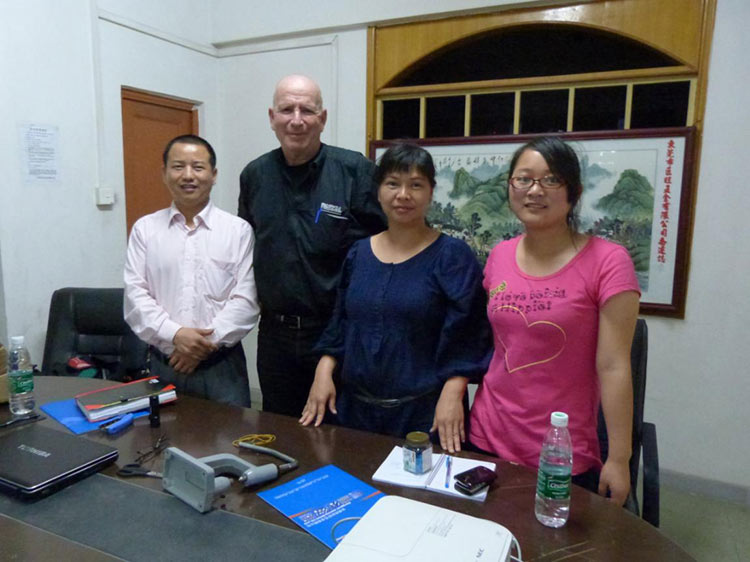 Добро пожаловать, друг из Австрии, Питер, приходите в Nuote Metals