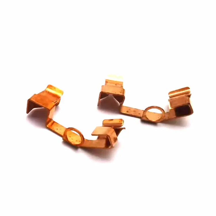 Штамповать детали для розетки